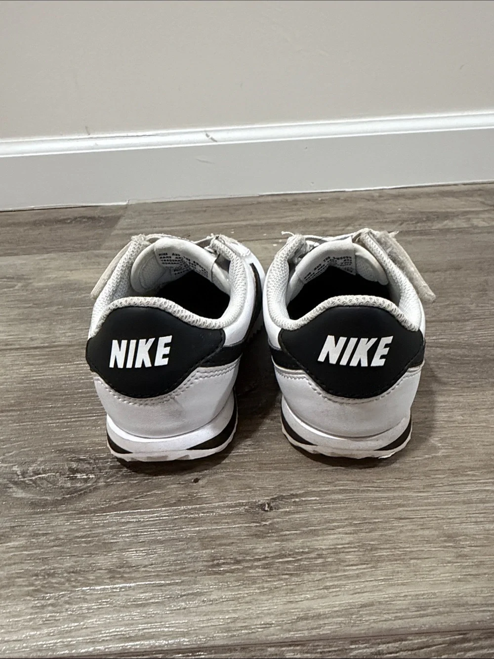 Nike Kids White and Black Low-Top Sneakers
